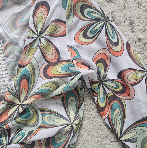 NEON & NYLON Floral Top NWT - Picture 5 of 9